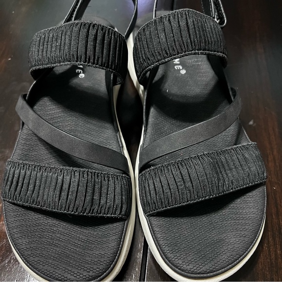 Extreme Comfort by Eddie Marc Grete Slingback Comfort Sandal - Picture 5 of 9